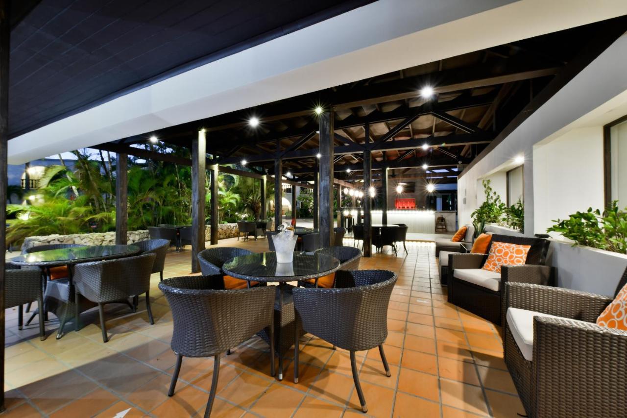 Talk Of The Town Beach Hotel & Beach Club By Gh Hoteles Oranjestad Bagian luar foto