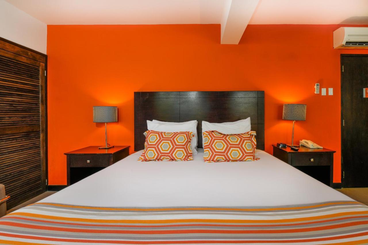 Talk Of The Town Beach Hotel & Beach Club By Gh Hoteles Oranjestad Bagian luar foto