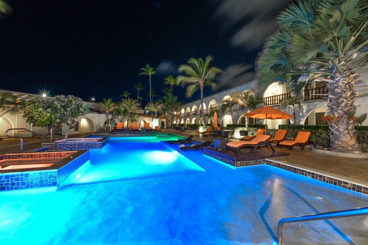 Talk Of The Town Beach Hotel & Beach Club By Gh Hoteles Oranjestad Bagian luar foto