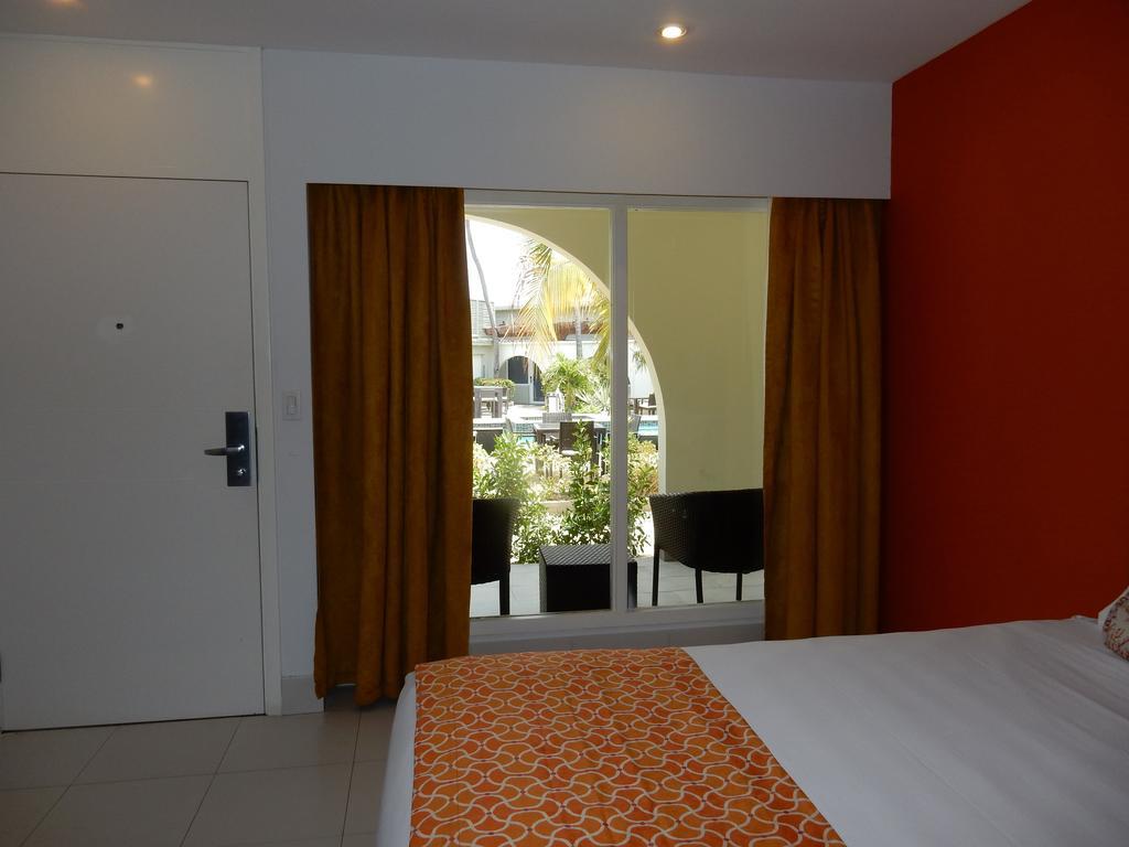 Talk Of The Town Beach Hotel & Beach Club By Gh Hoteles Oranjestad Bagian luar foto