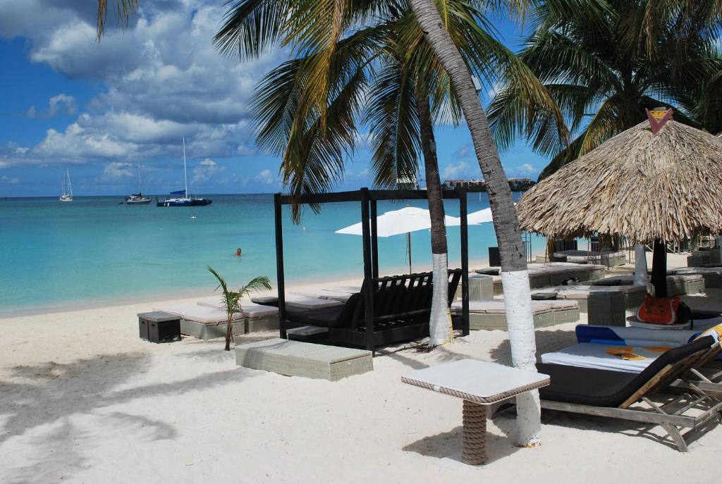 Talk Of The Town Beach Hotel & Beach Club By Gh Hoteles Oranjestad Bagian luar foto