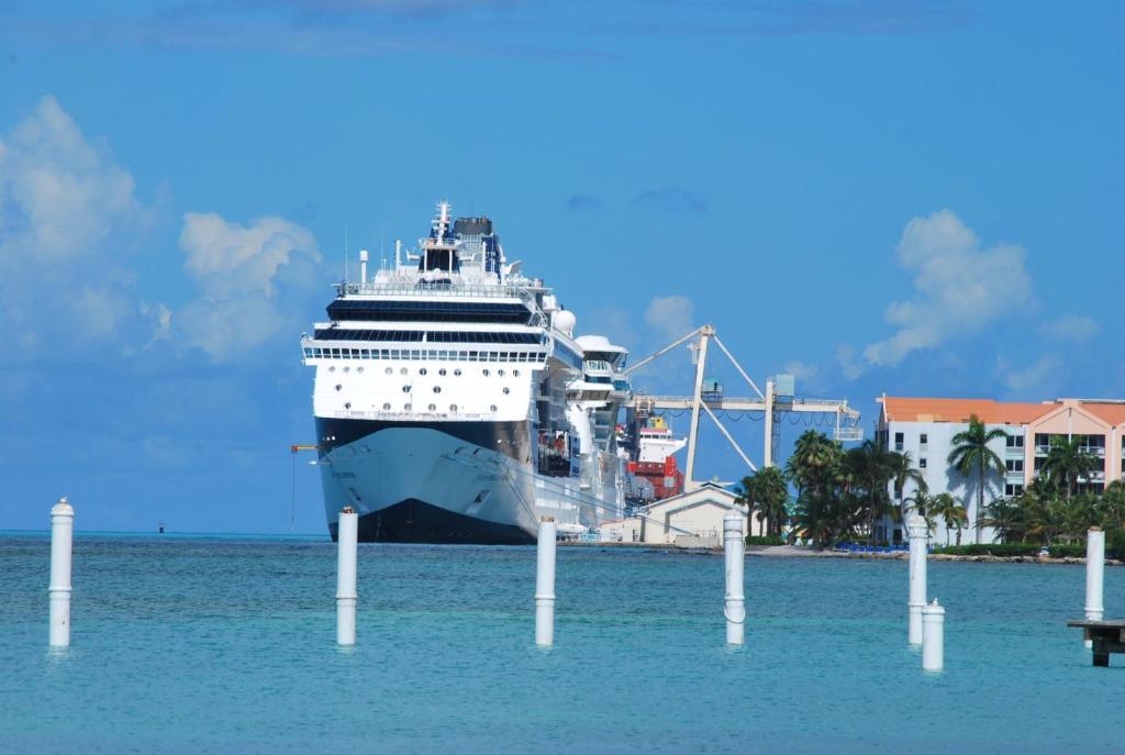 Talk Of The Town Beach Hotel & Beach Club By Gh Hoteles Oranjestad Bagian luar foto